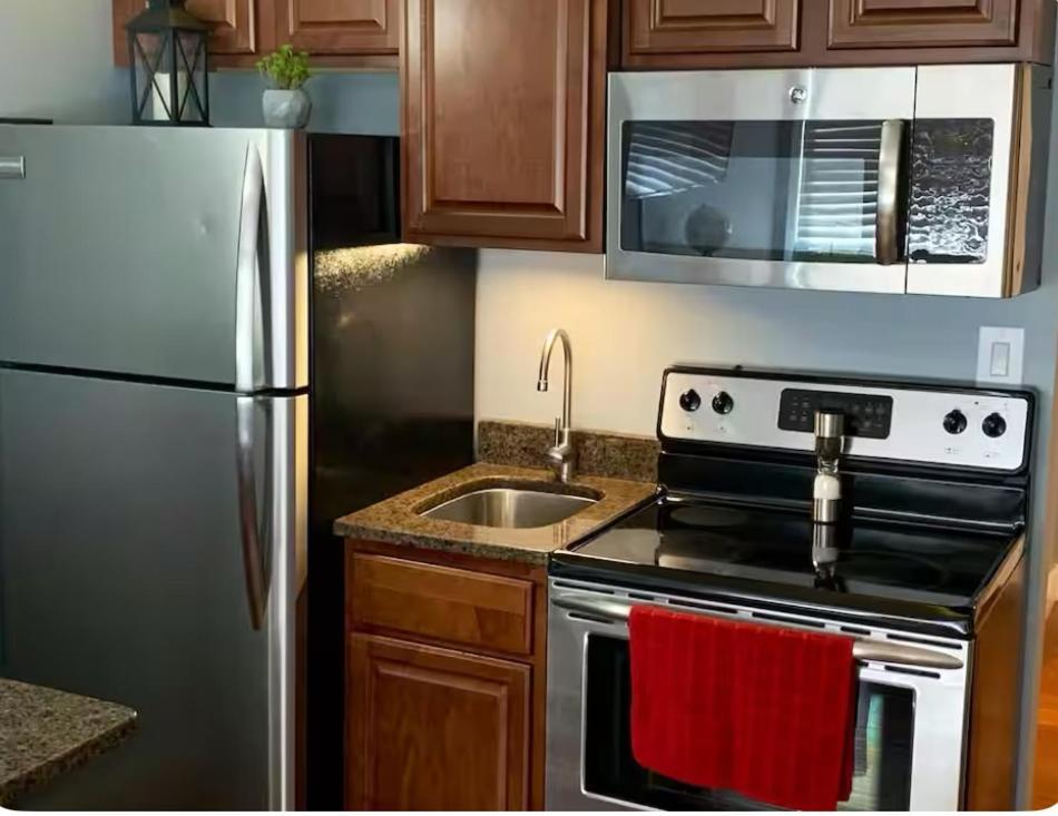 Condo Close To Stadium And Free Parking Knoxville Exteriör bild