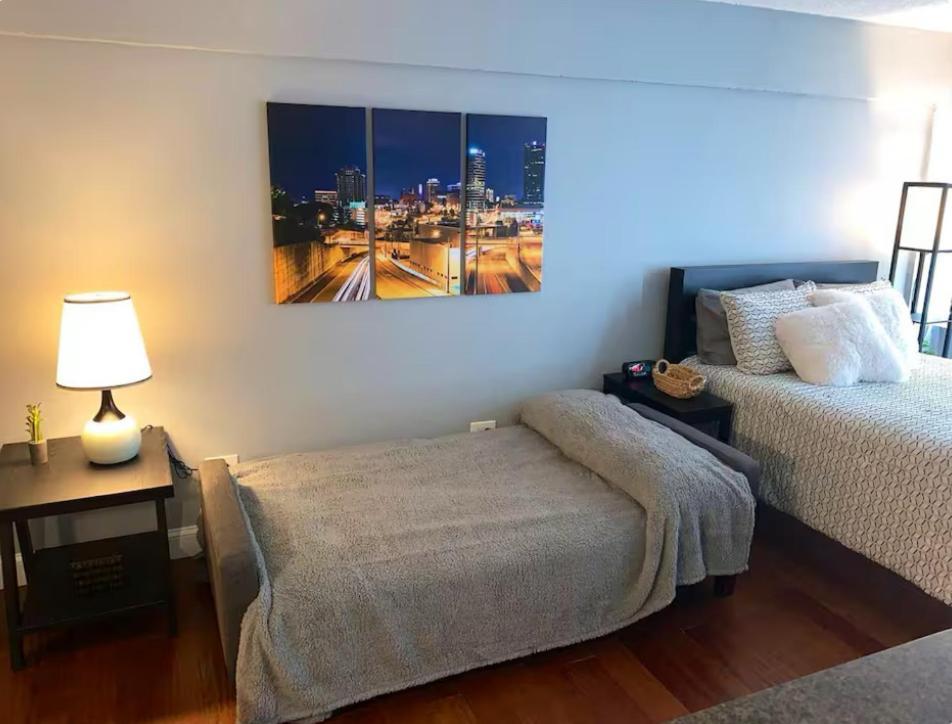 Condo Close To Stadium And Free Parking Knoxville Exteriör bild
