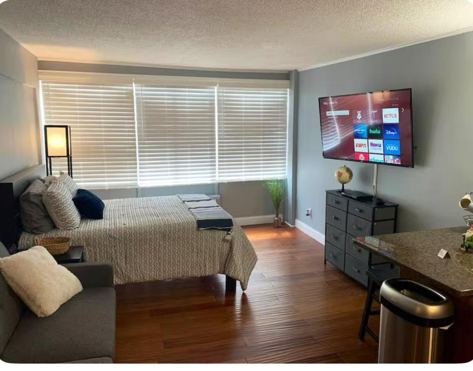 Condo Close To Stadium And Free Parking Knoxville Exteriör bild