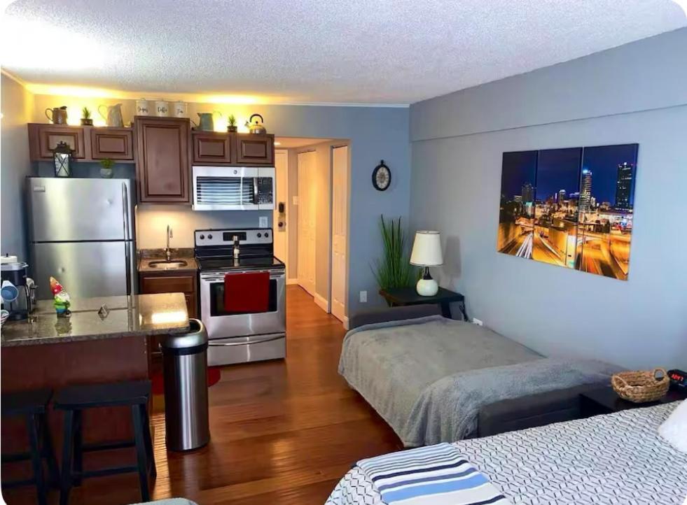 Condo Close To Stadium And Free Parking Knoxville Exteriör bild