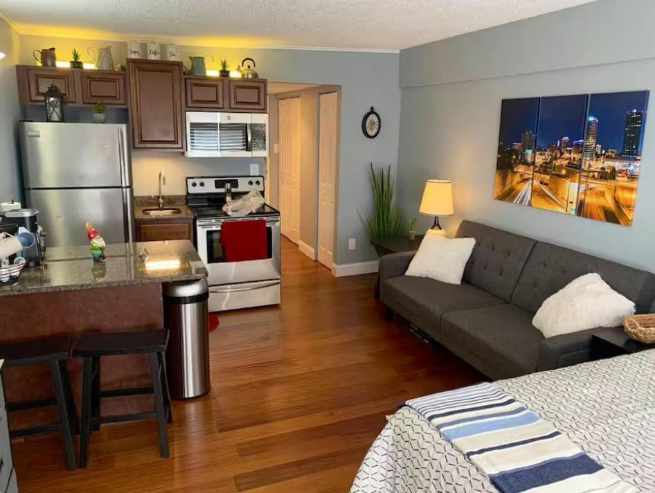 Condo Close To Stadium And Free Parking Knoxville Exteriör bild