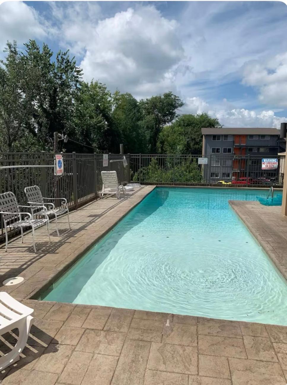 Condo Close To Stadium And Free Parking Knoxville Exteriör bild